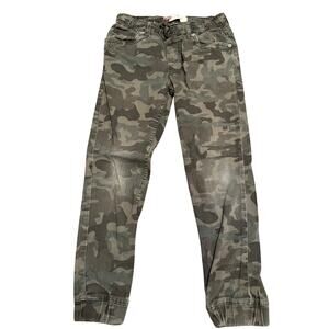 Levi’s Boys 10 Reg Camouflage Jogger Pants 25W 26L has bleach stains